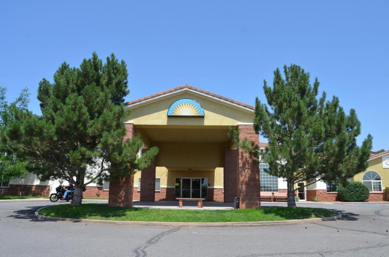 Days Inn By Wyndham Capitol Reef Torrey Esterno foto