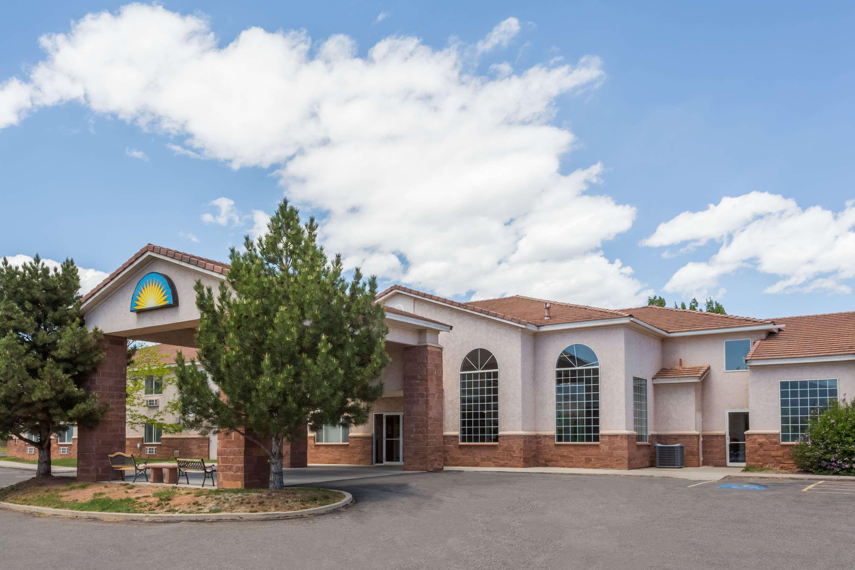 Days Inn By Wyndham Capitol Reef Torrey Esterno foto
